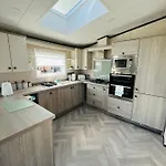 Laburnum With Hot Tub York