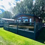Laburnum With Hot Tub Tatil Evi York
