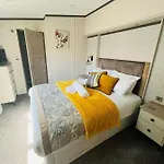 Laburnum With Hot Tub York