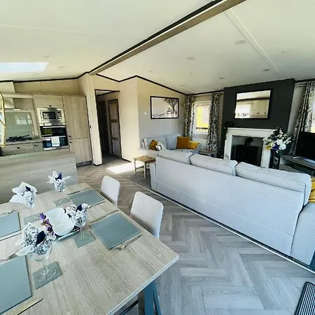 Holiday home Laburnum With Hot Tub York