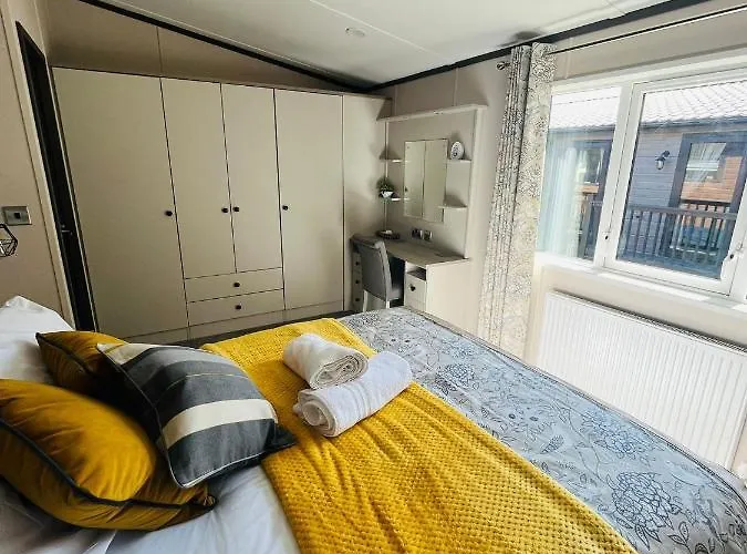 Σπίτι διακοπών Laburnum With Hot Tub