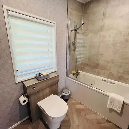 Laburnum With Hot Tub York