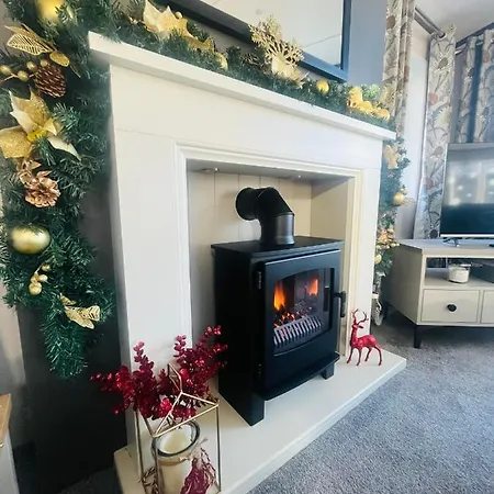 Laburnum With Hot Tub York